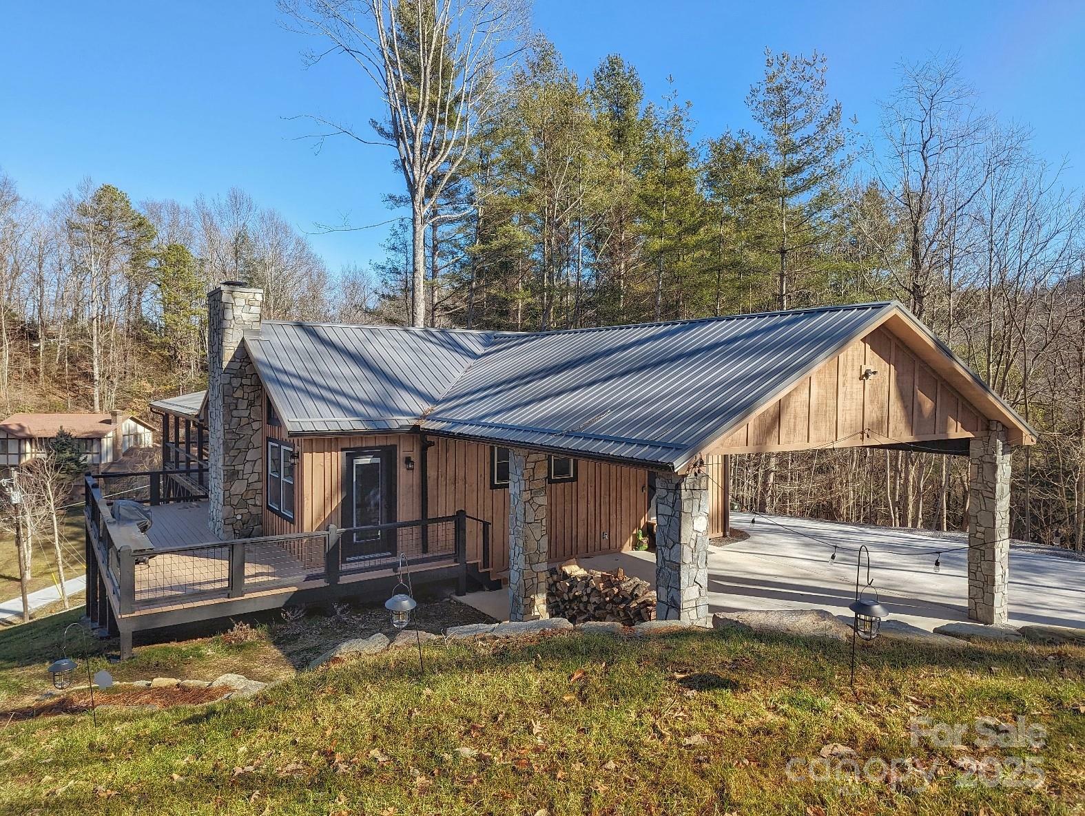 Property Photo: 600 Pinewood Drive NC 28786