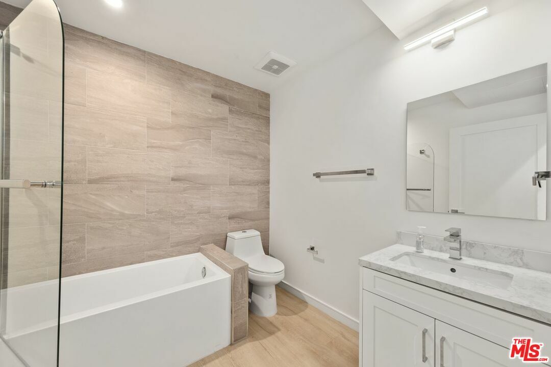 Property Photo:  1187   Crenshaw Blvd 107  CA 90019 