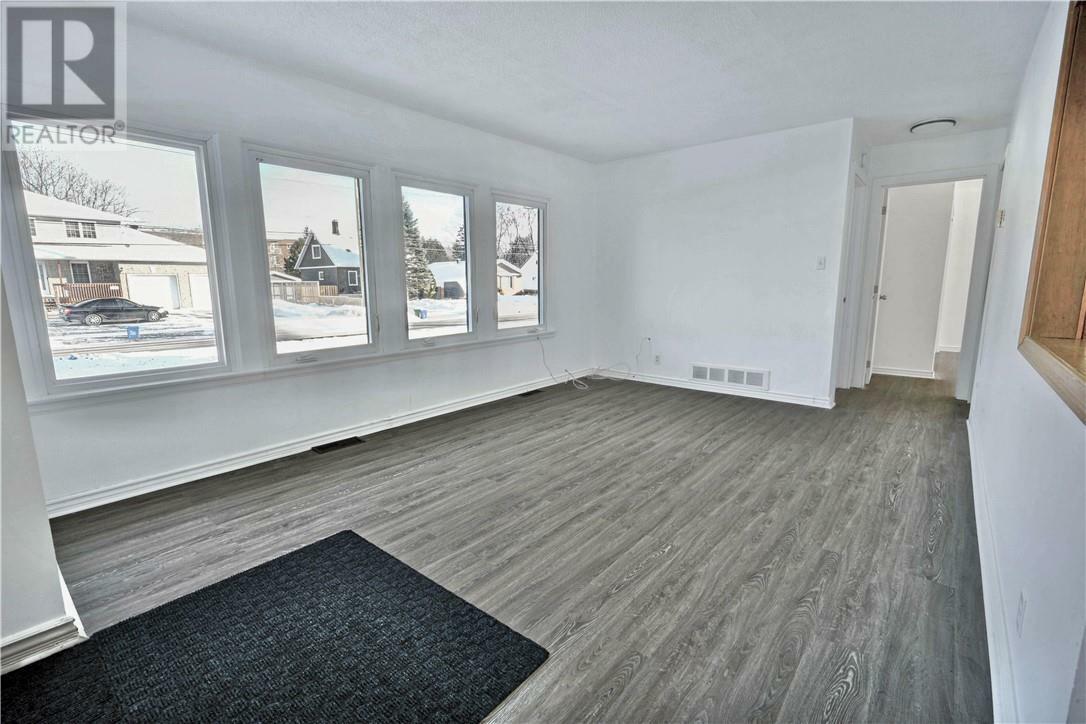 Property Photo: 1081 Attlee Avenue ON P3A 3J1