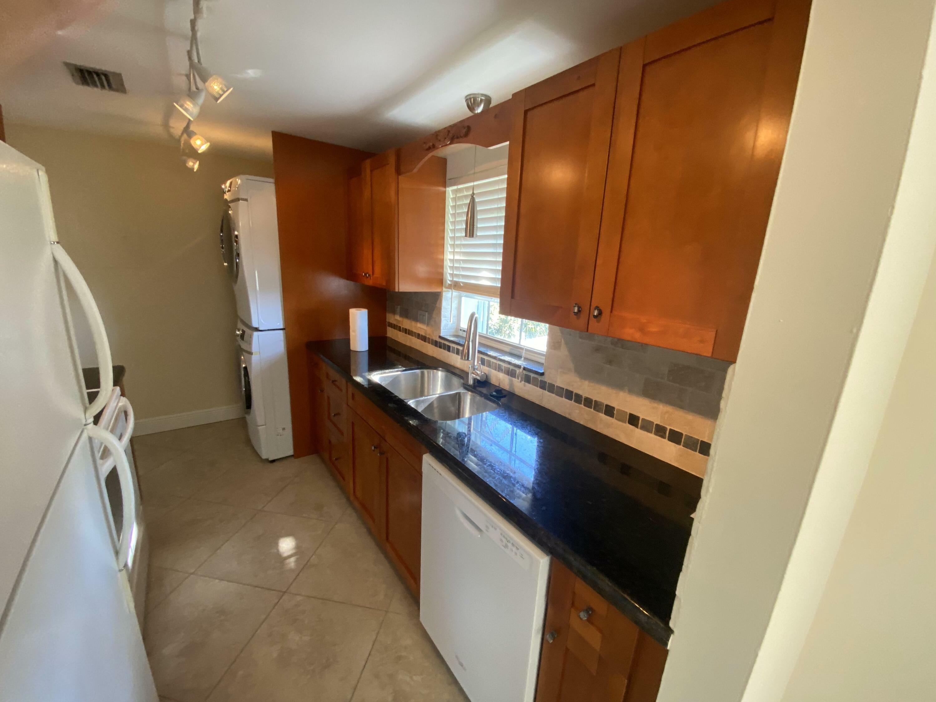 Property Photo:  40 High Point Road G 206  FL 33070 