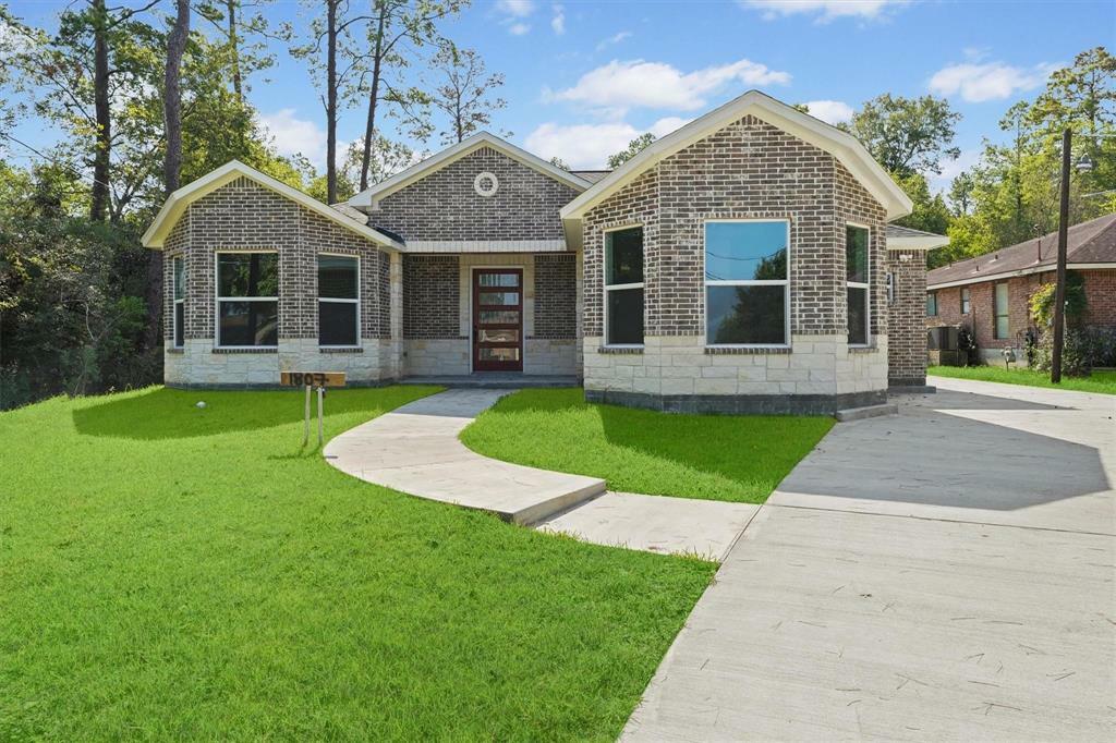 Property Photo:  1807 Nogalus Drive  TX 77532 