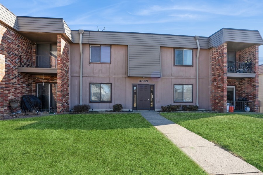 Property Photo: 4849 Woodland Avenue 3 IA 50266