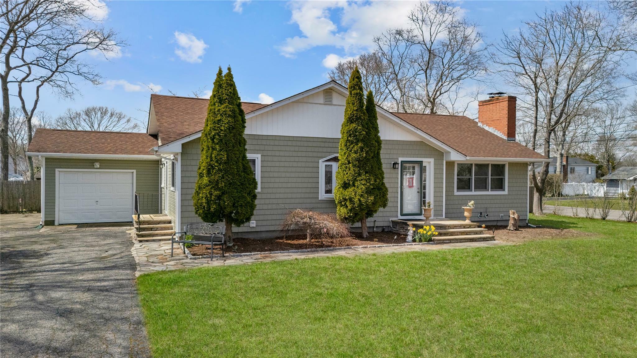 60 Alder Lane  Shirley NY 11967 photo