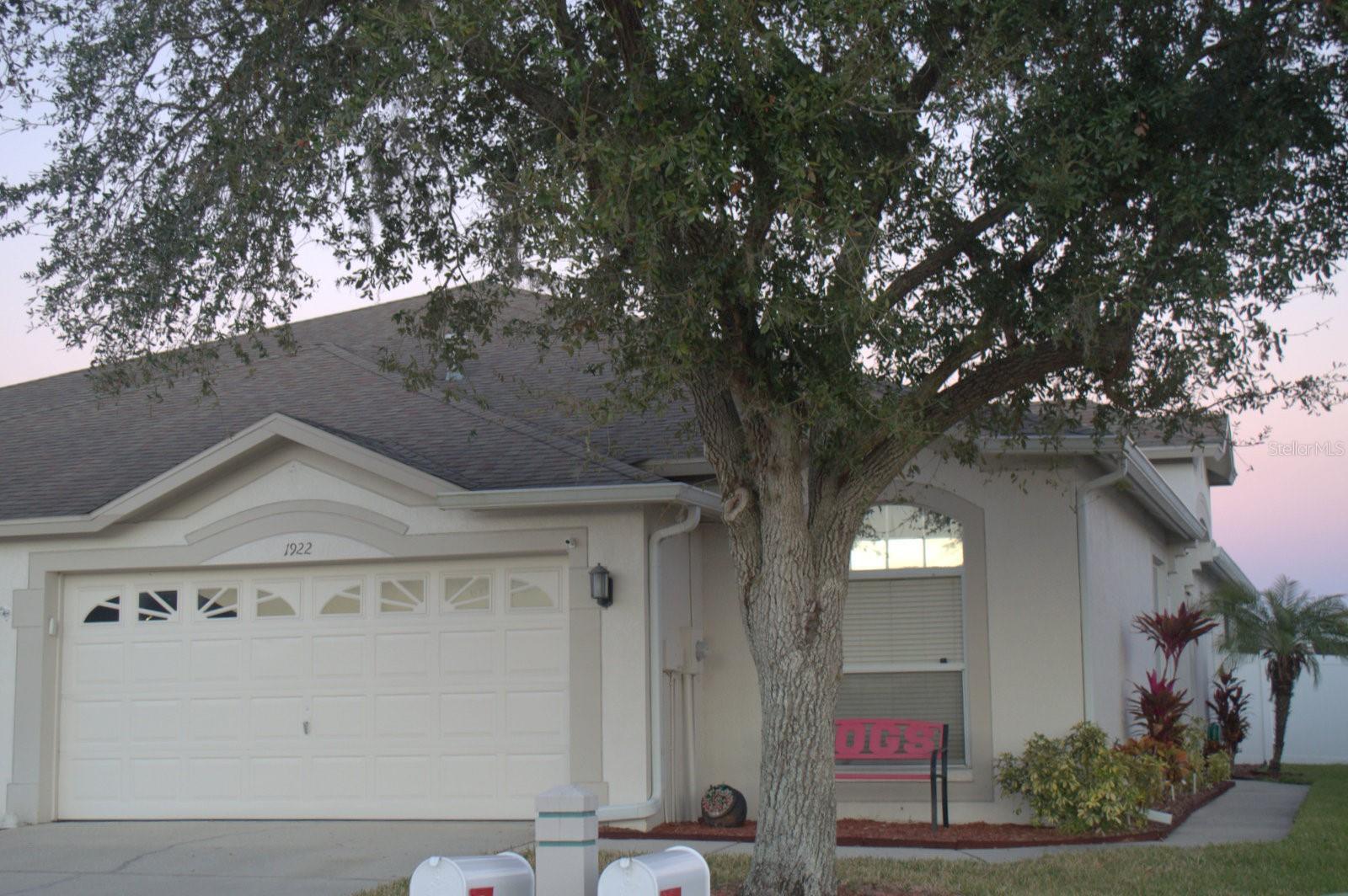 Property Photo: 1922 Echo Pond Place FL 33543