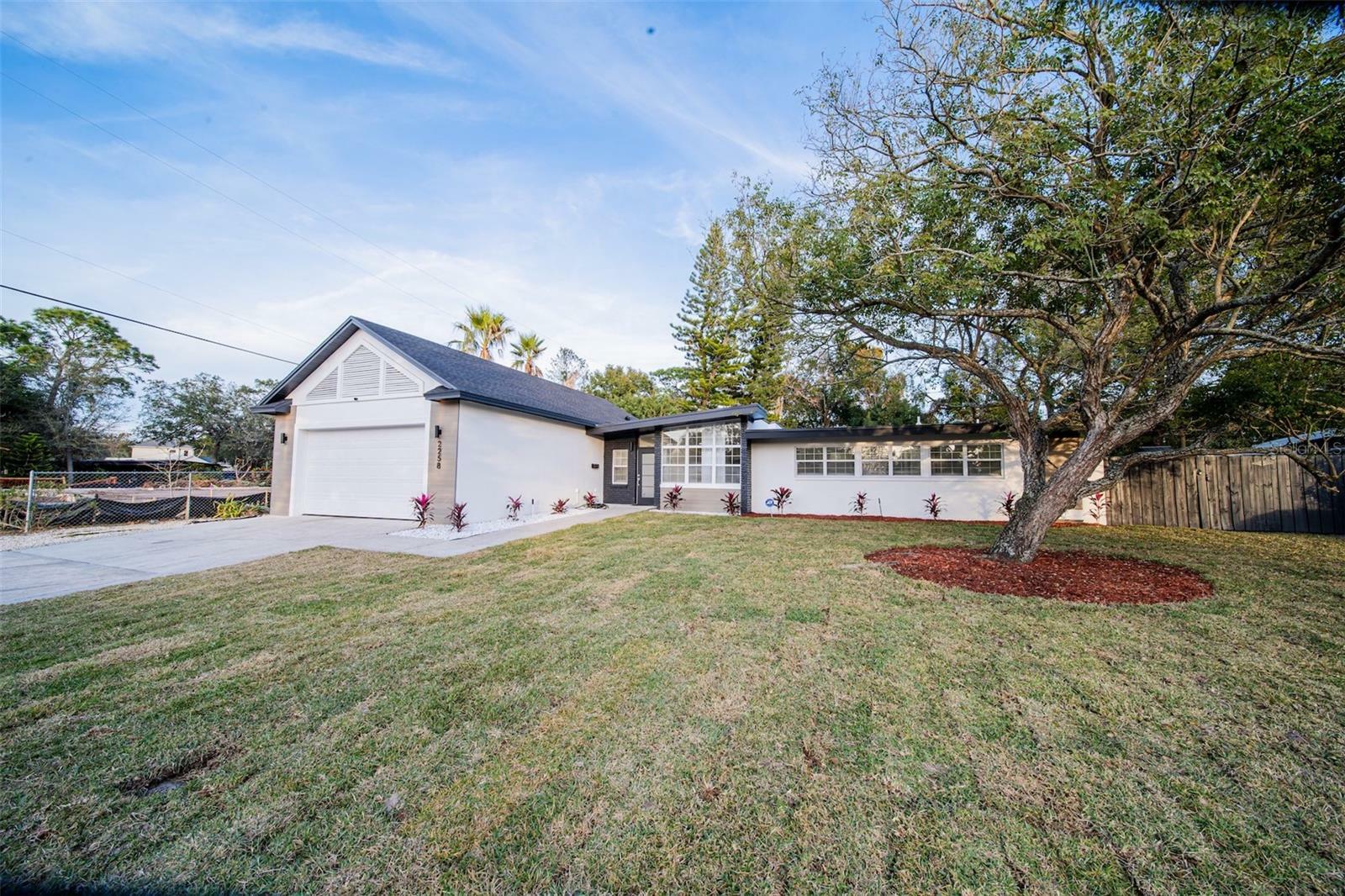 Property Photo:  2258 E Howard Drive  FL 32789 