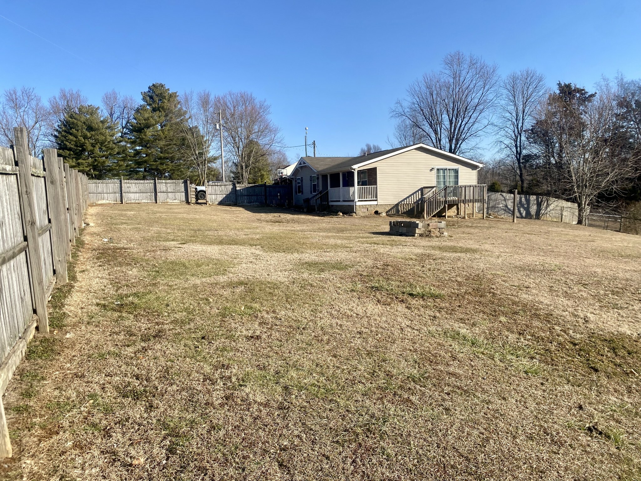 Property Photo:  133 Cleveland Rd  TN 37183 