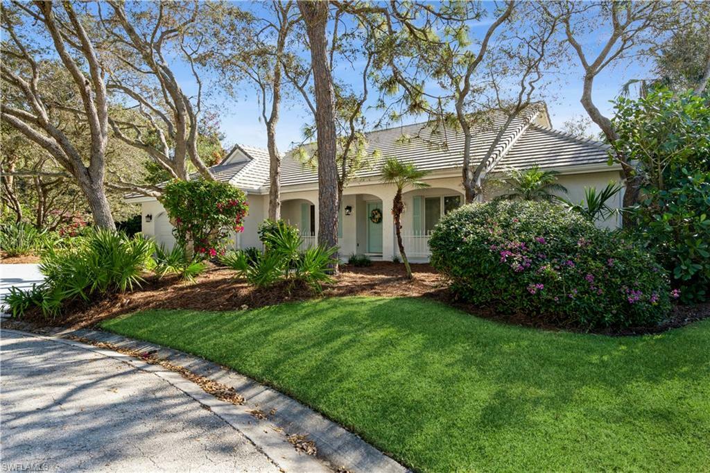 Property Photo:  816 Turkey Oak Ln E  FL 34108 