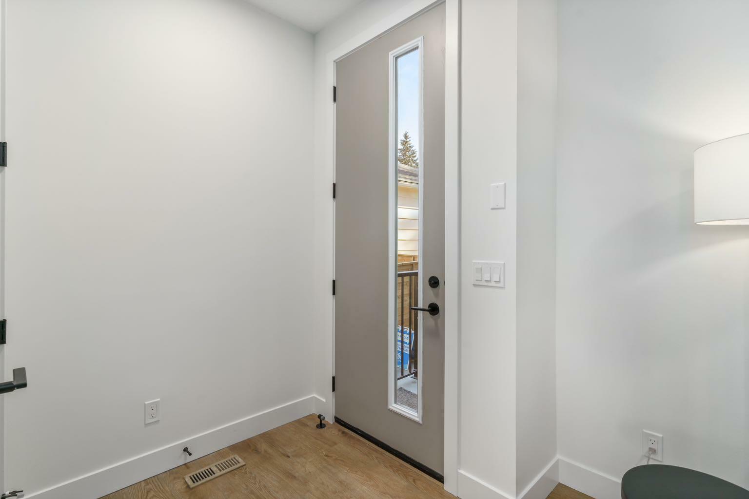 Property Photo:  2220 26 Avenue SW 8  AB T2T 1E8 