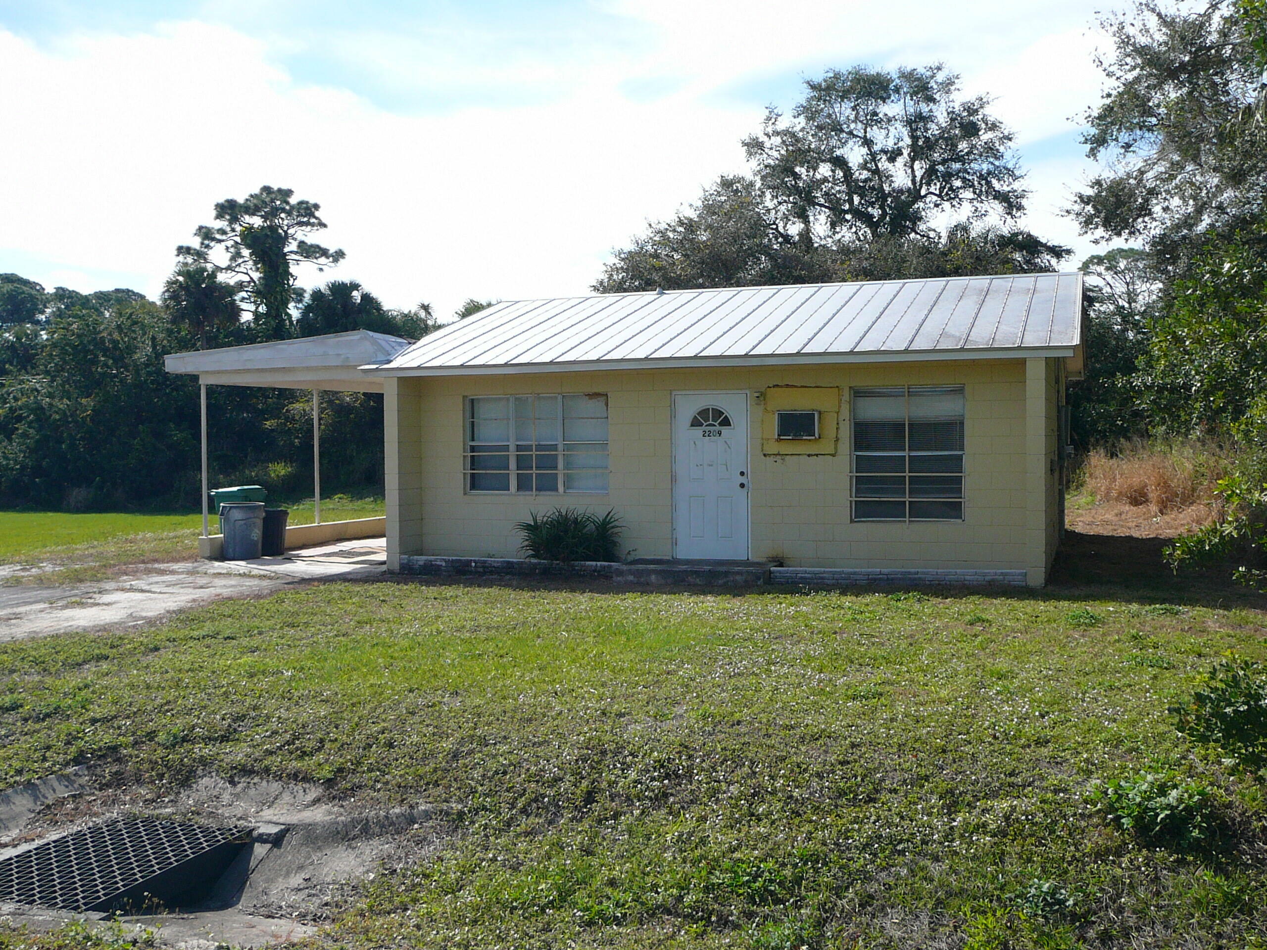 Property Photo:  2209 N 42nd Street  FL 34946 