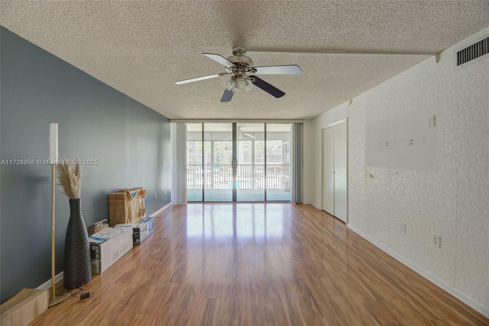 Property Photo: 2808 N 46th Ave E353 FL 33021