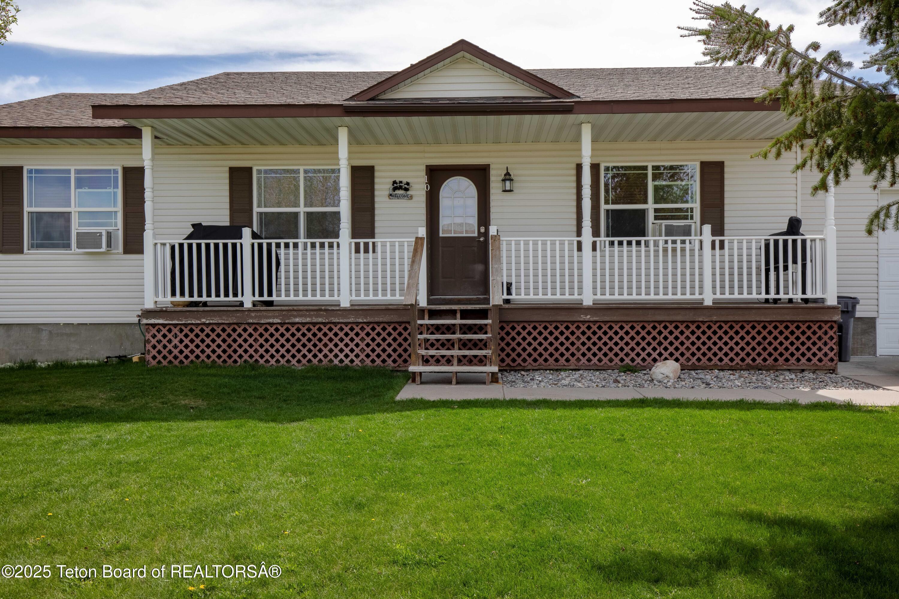 Property Photo: 10 50 West St WY 83112
