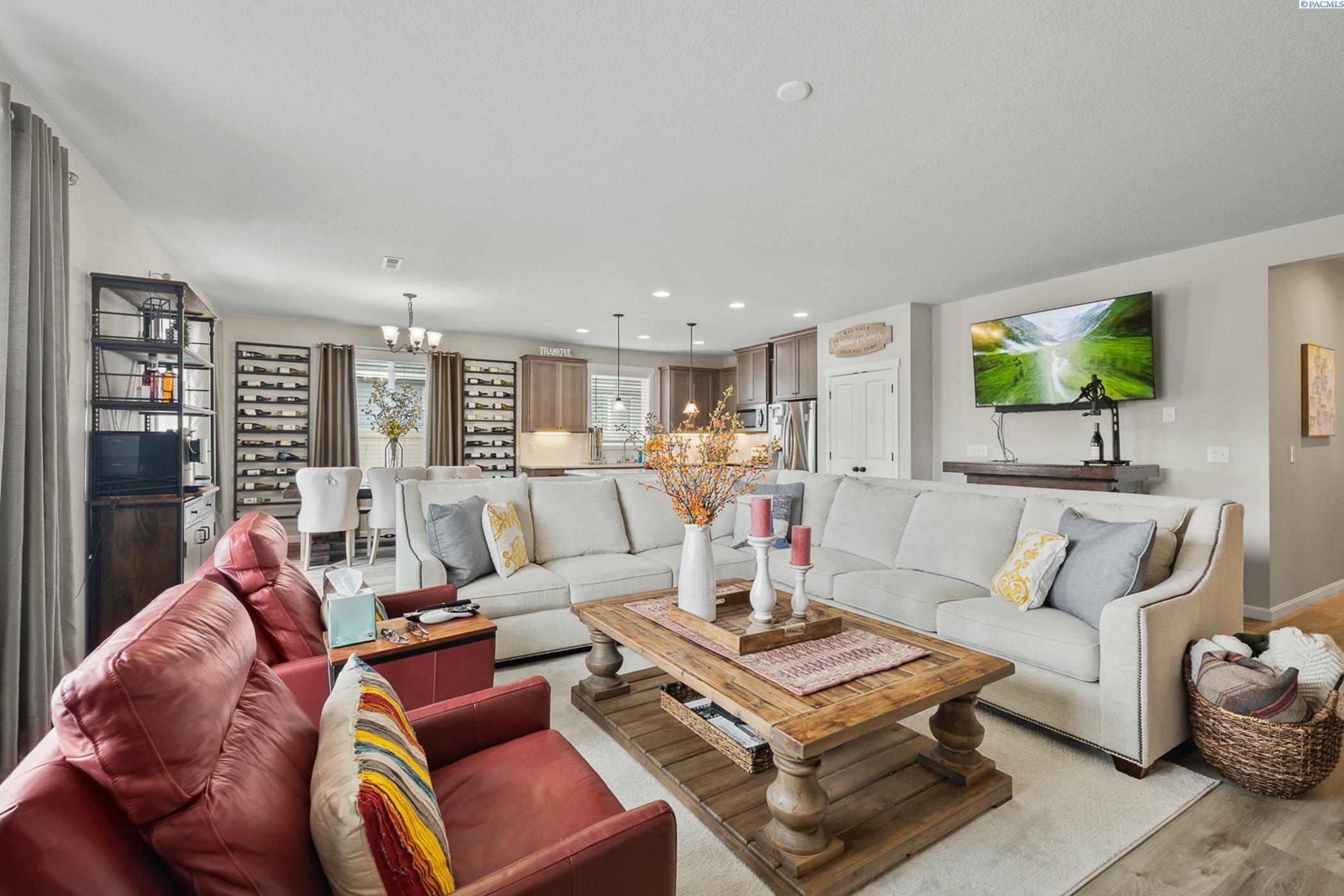 Property Photo: 1409 Centennial WA 98944