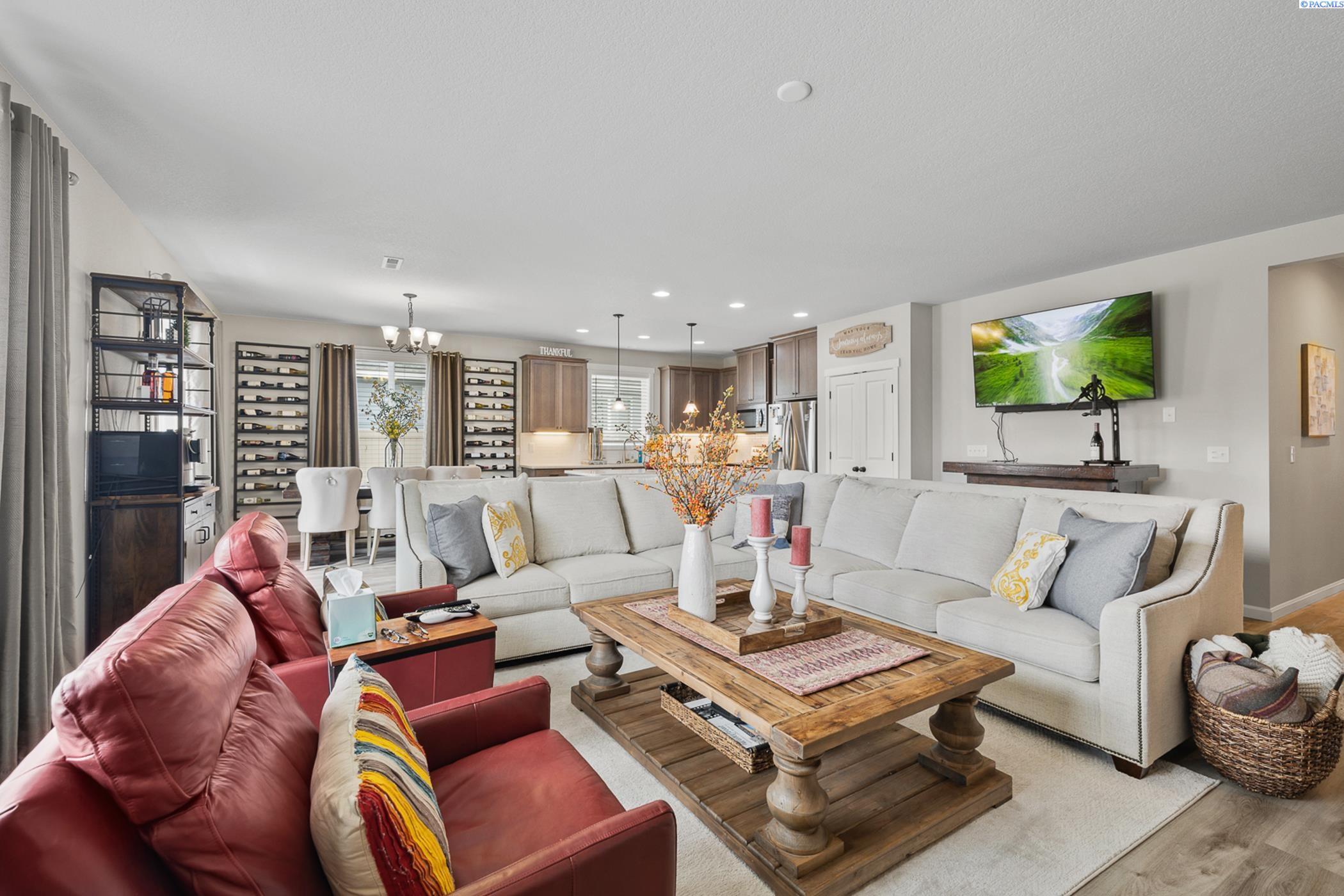 Property Photo: 1409 Centennial WA 98944