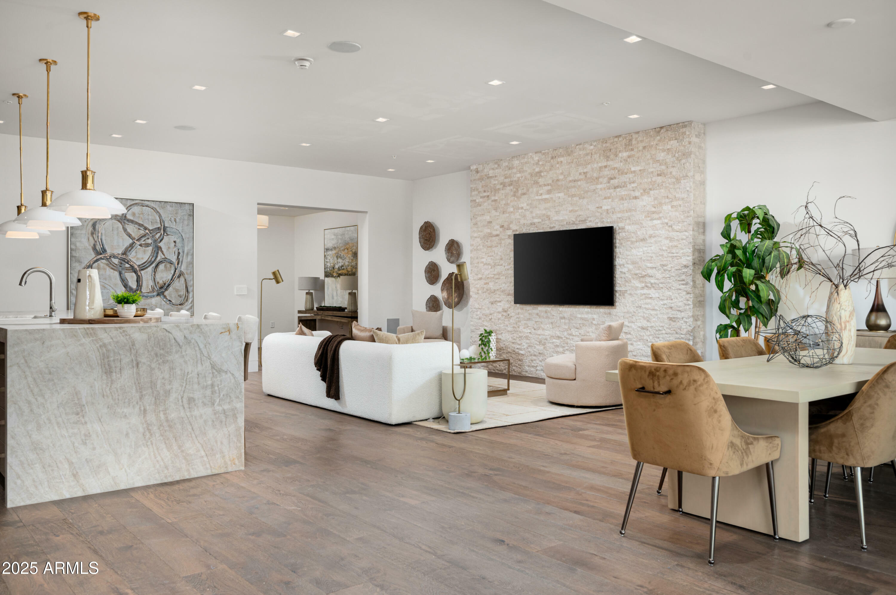 Property Photo: 6587 N Palmeraie Boulevard 2032 AZ 85253