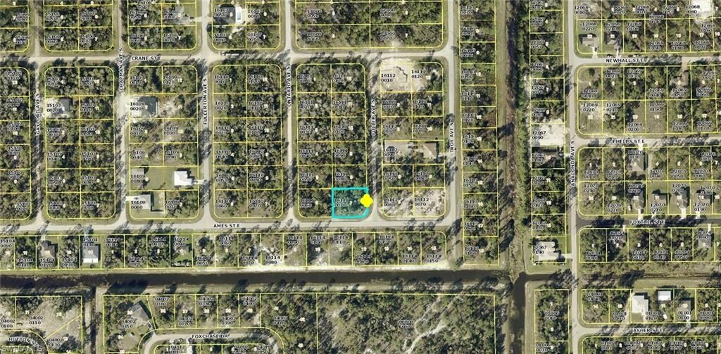 Property Photo: 852 Fuller Ave S FL 33974