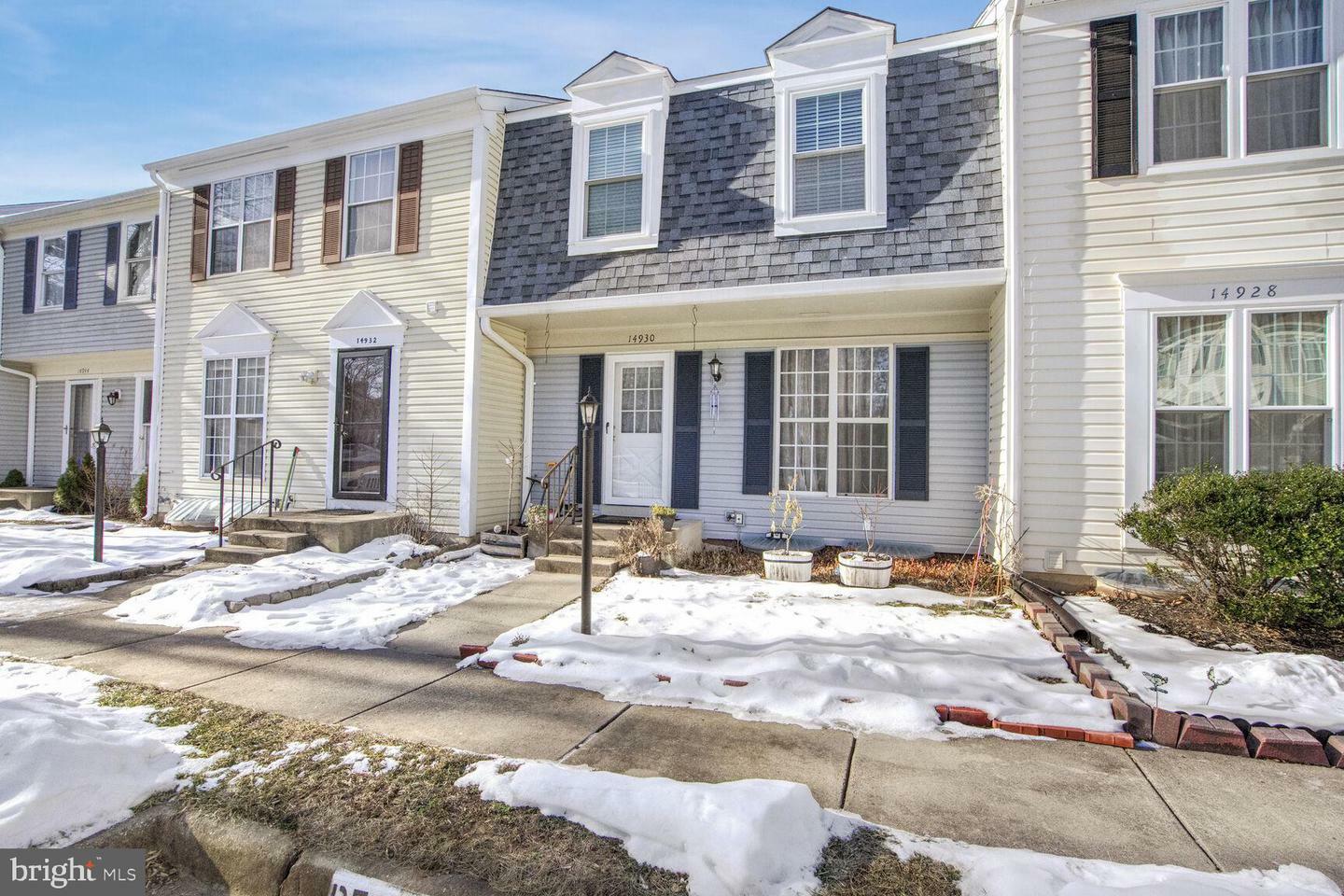 Property Photo: 14930 Ampstead Court VA 20120