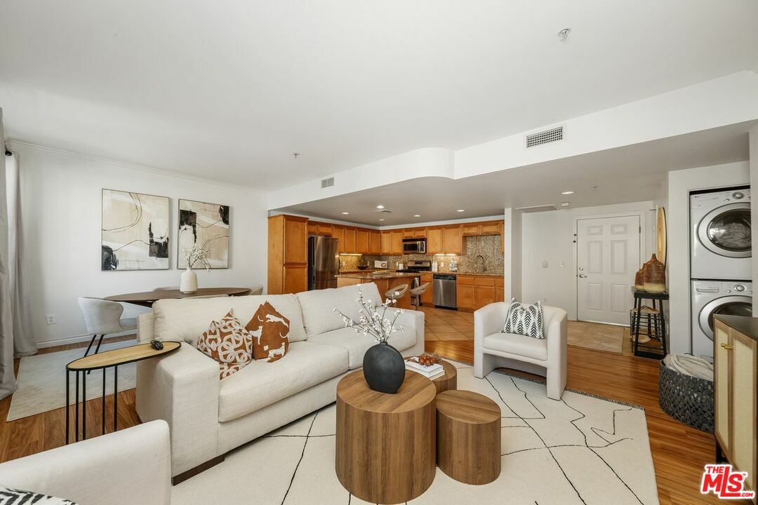 Property Photo: 13200 Pacific Promenade Prome CA 90094