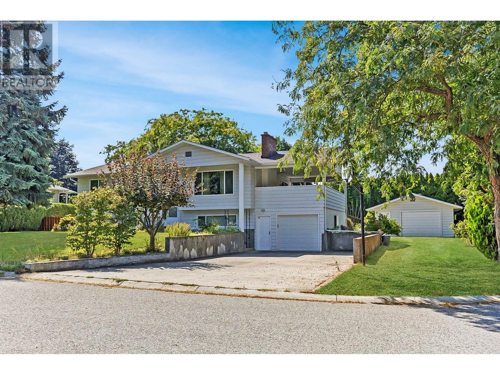 669 Paret Place  Kelowna BC V1W 2K6 photo