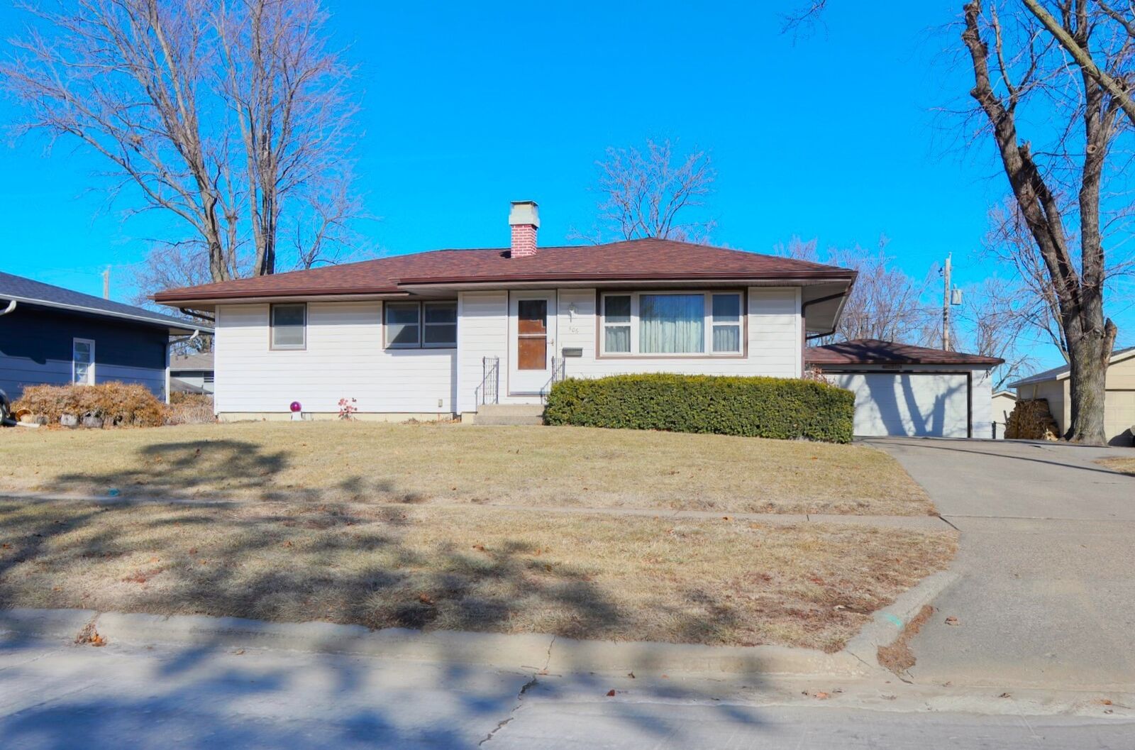 Property Photo: 506 SE 8th Street IA 50021