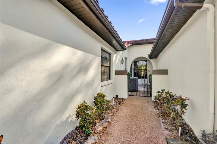 Property Photo: 140 Stratford Court FL 33844