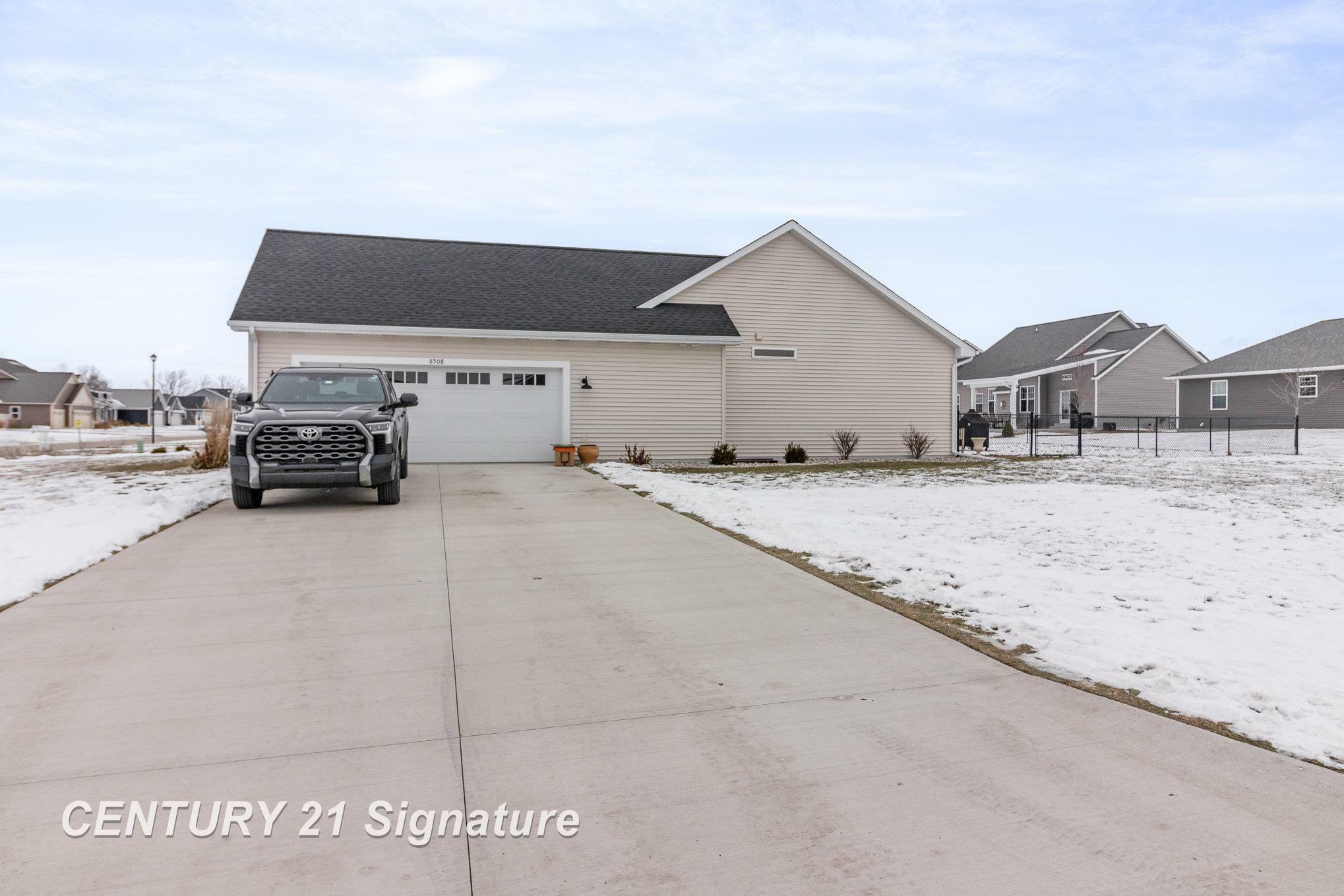 Property Photo:  8508 Oakhill Drive  MI 48623 