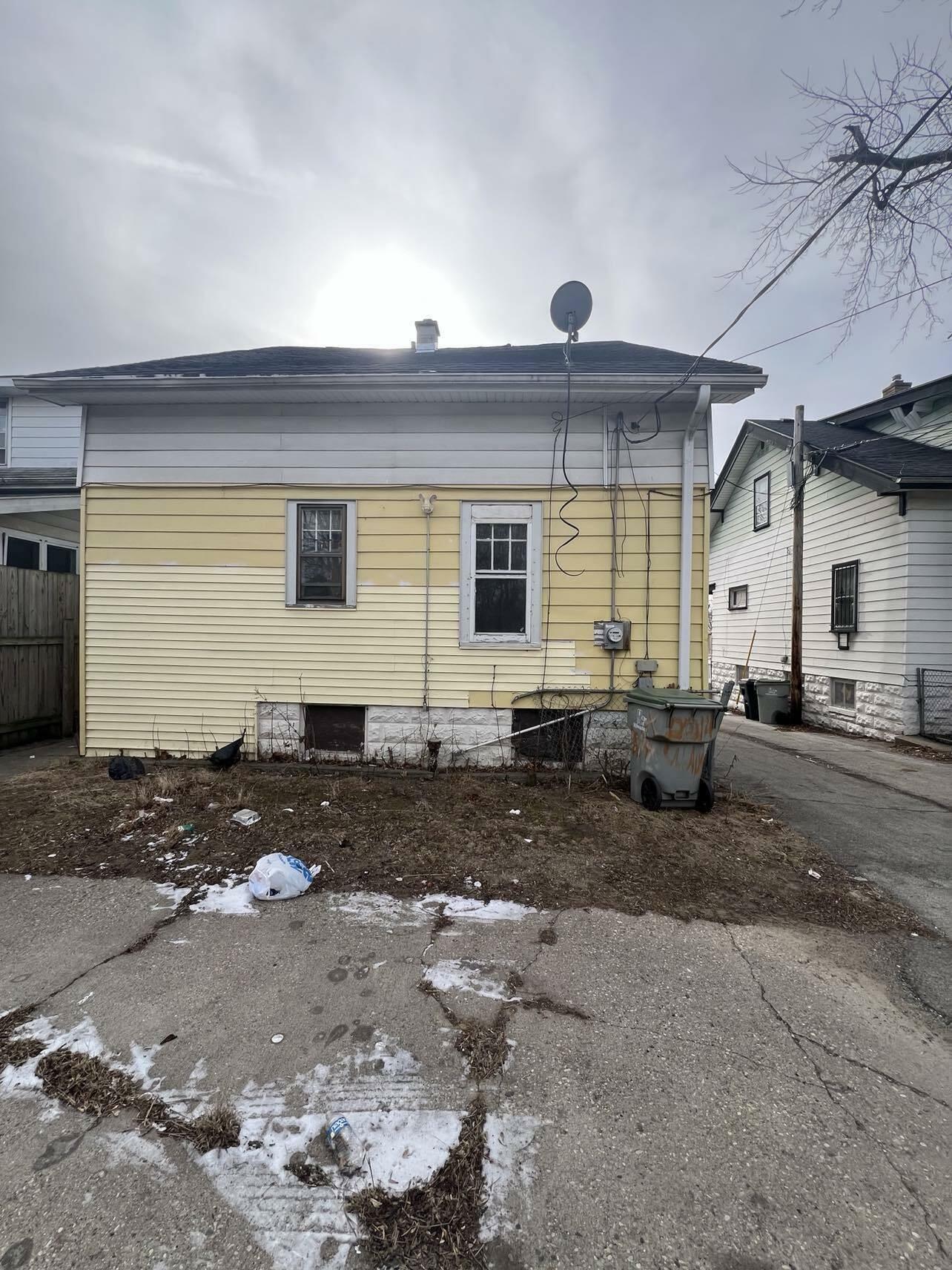 Property Photo:  2214 W Auer Ave  WI 53206 