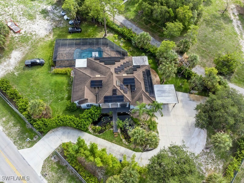 Property Photo: 850 25th Street SW FL 34117