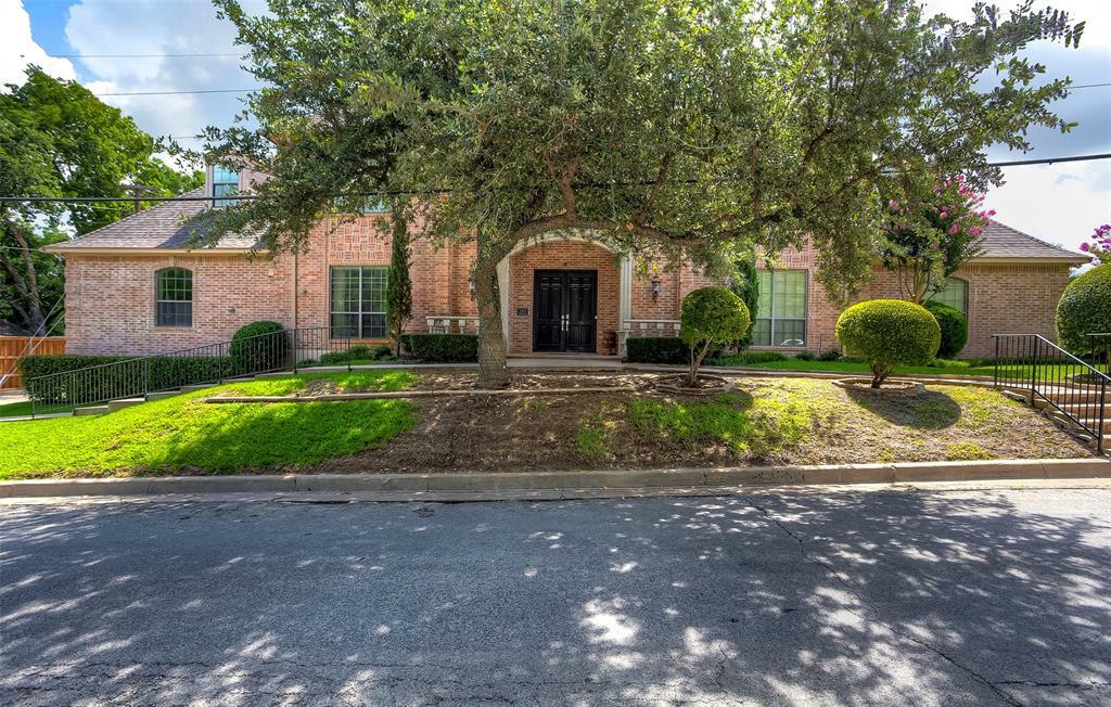 Property Photo: 2455 Halloran Street TX 76107