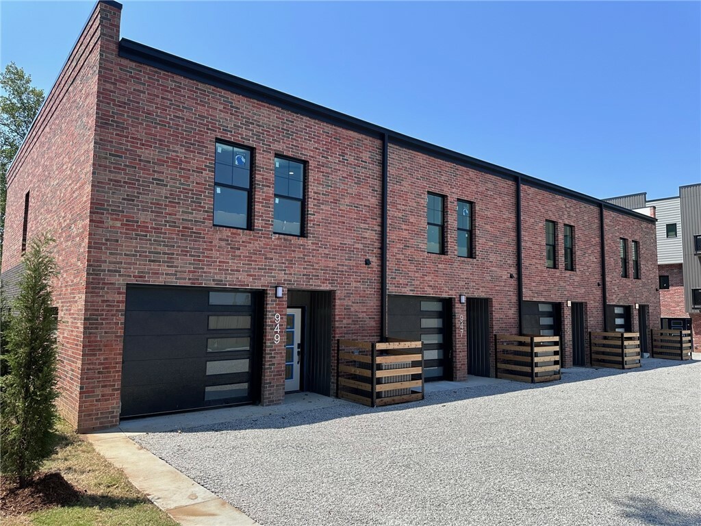Property Photo: 947 SE 10th Street AR 72712