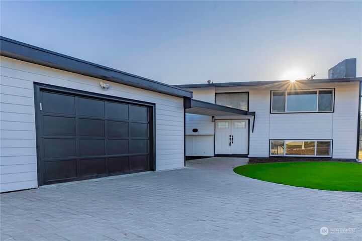 Property Photo:  1212  142nd St E  WA 98445 