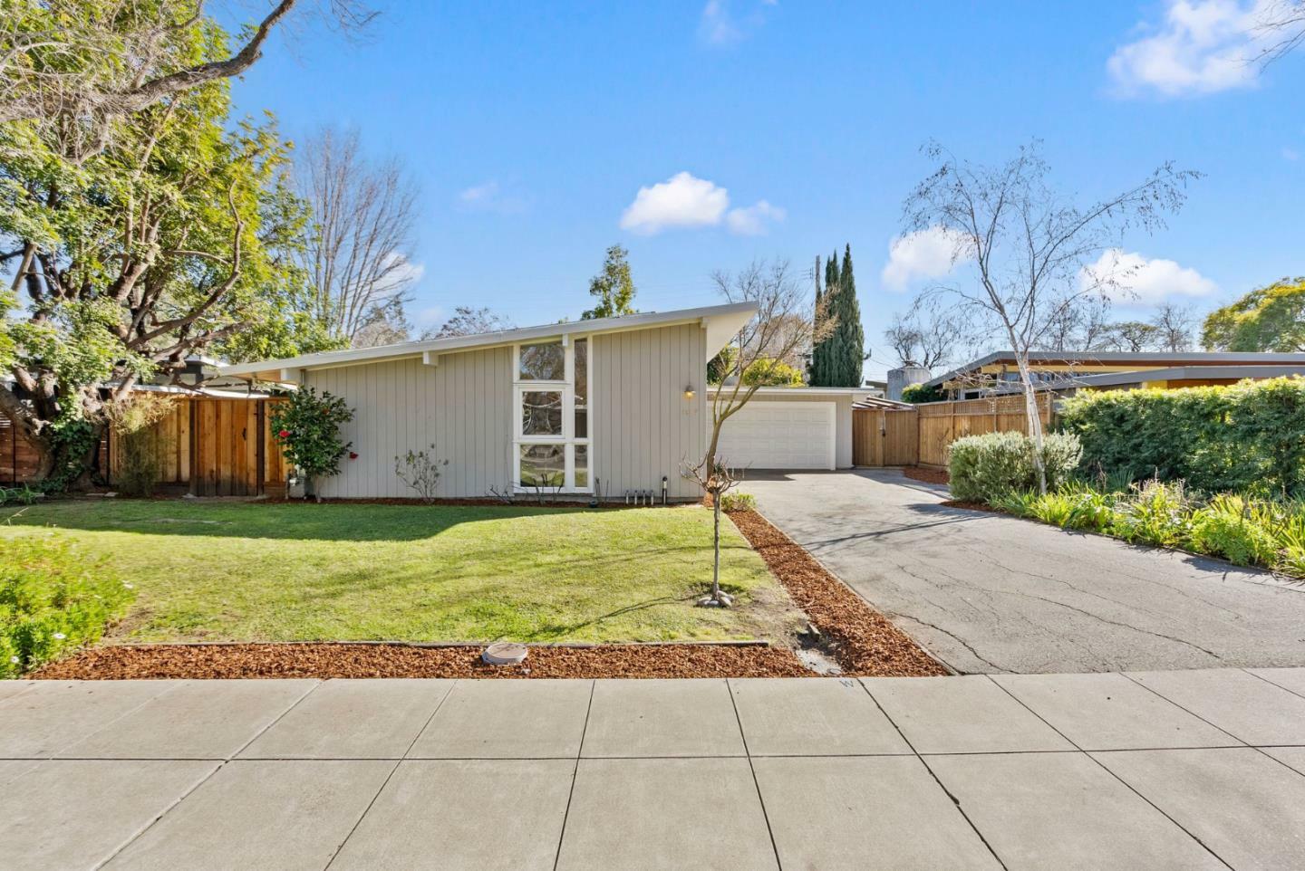 Property Photo:  1079 Moffett Circle  CA 94303 