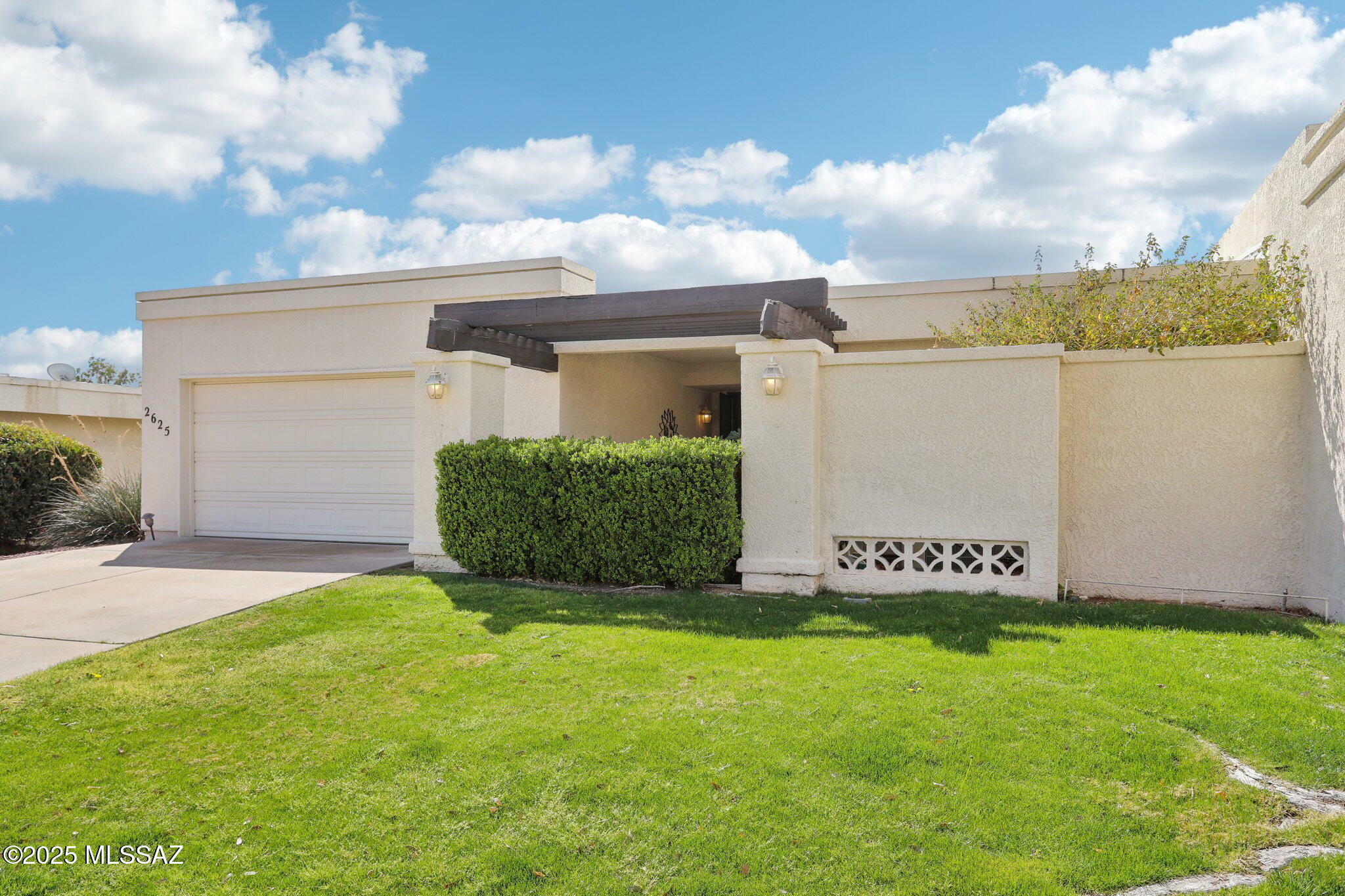 Property Photo: 2625 W Old Glory Drive AZ 85741