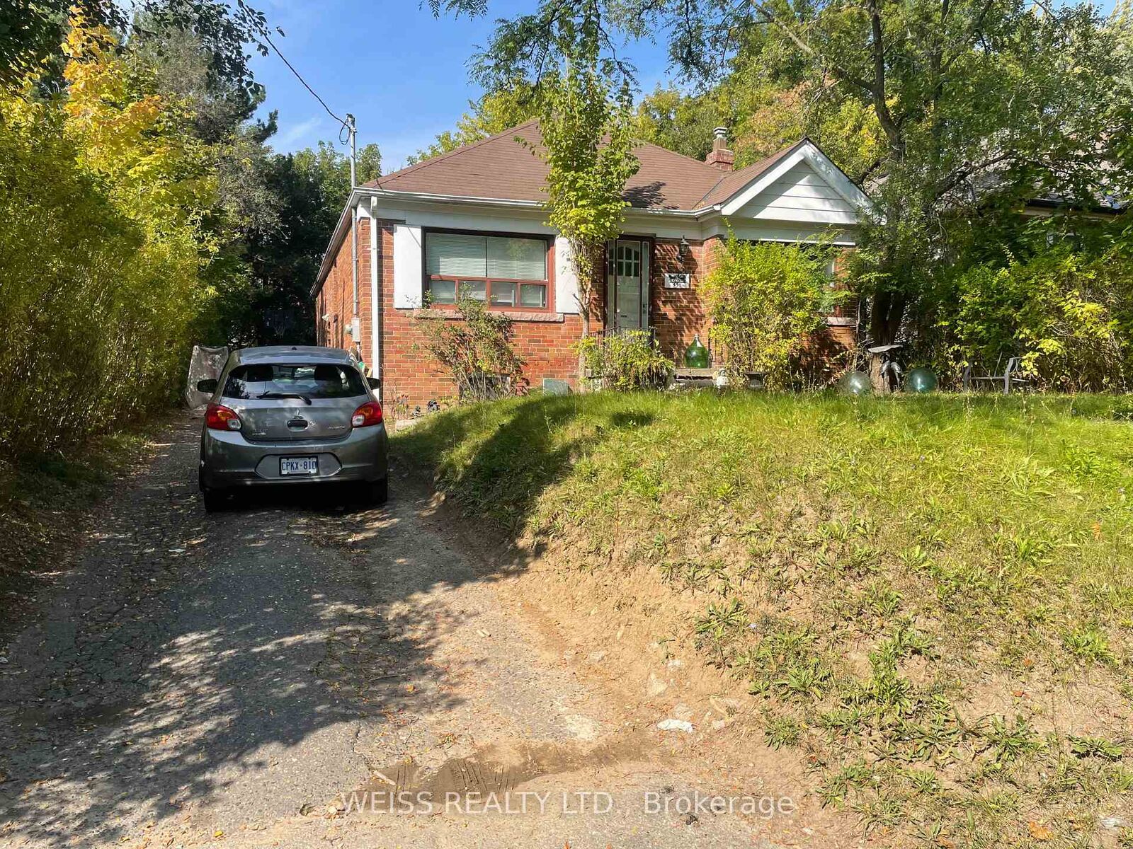 Property Photo: 490 Coldstream Avenue E ON M5N 1Y5
