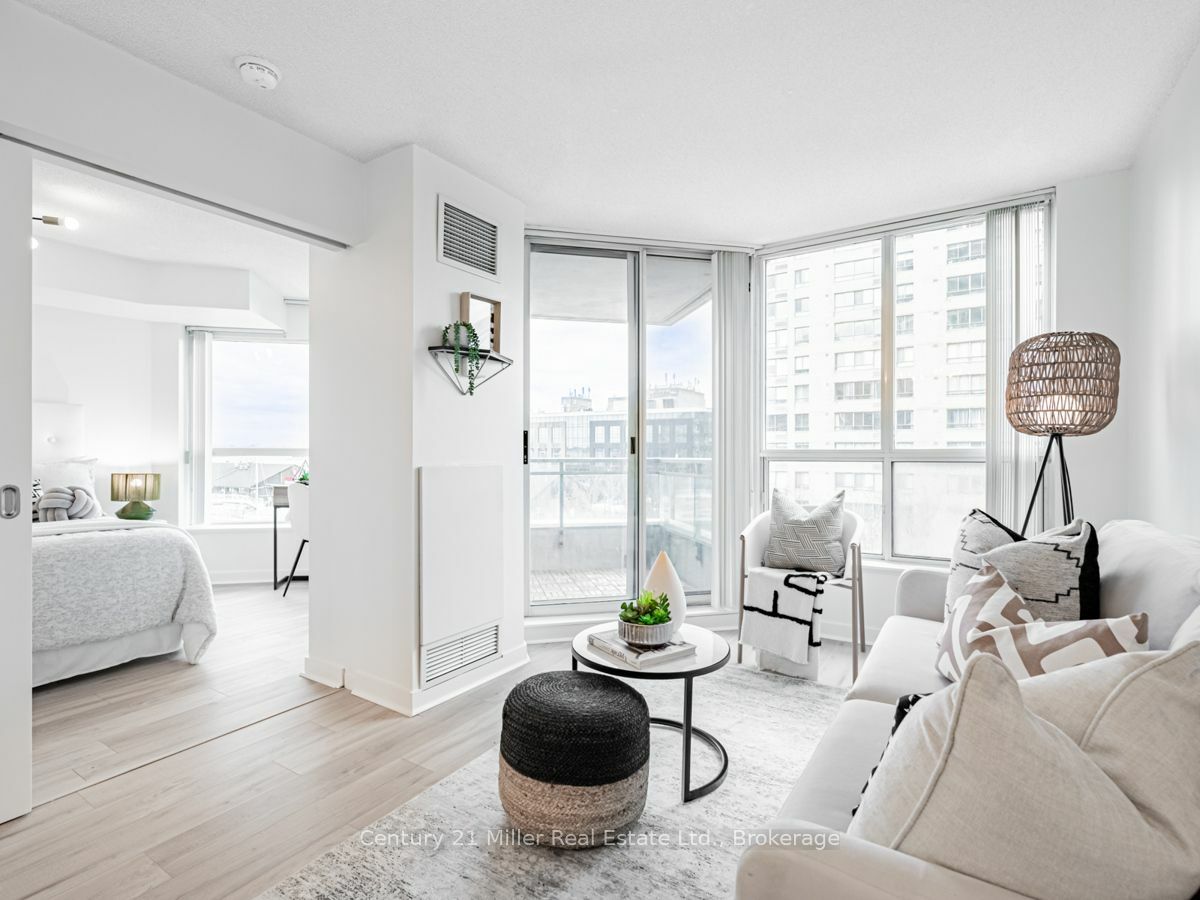 Property Photo: 230 Queens Quay W 628 ON M5J 2Y7