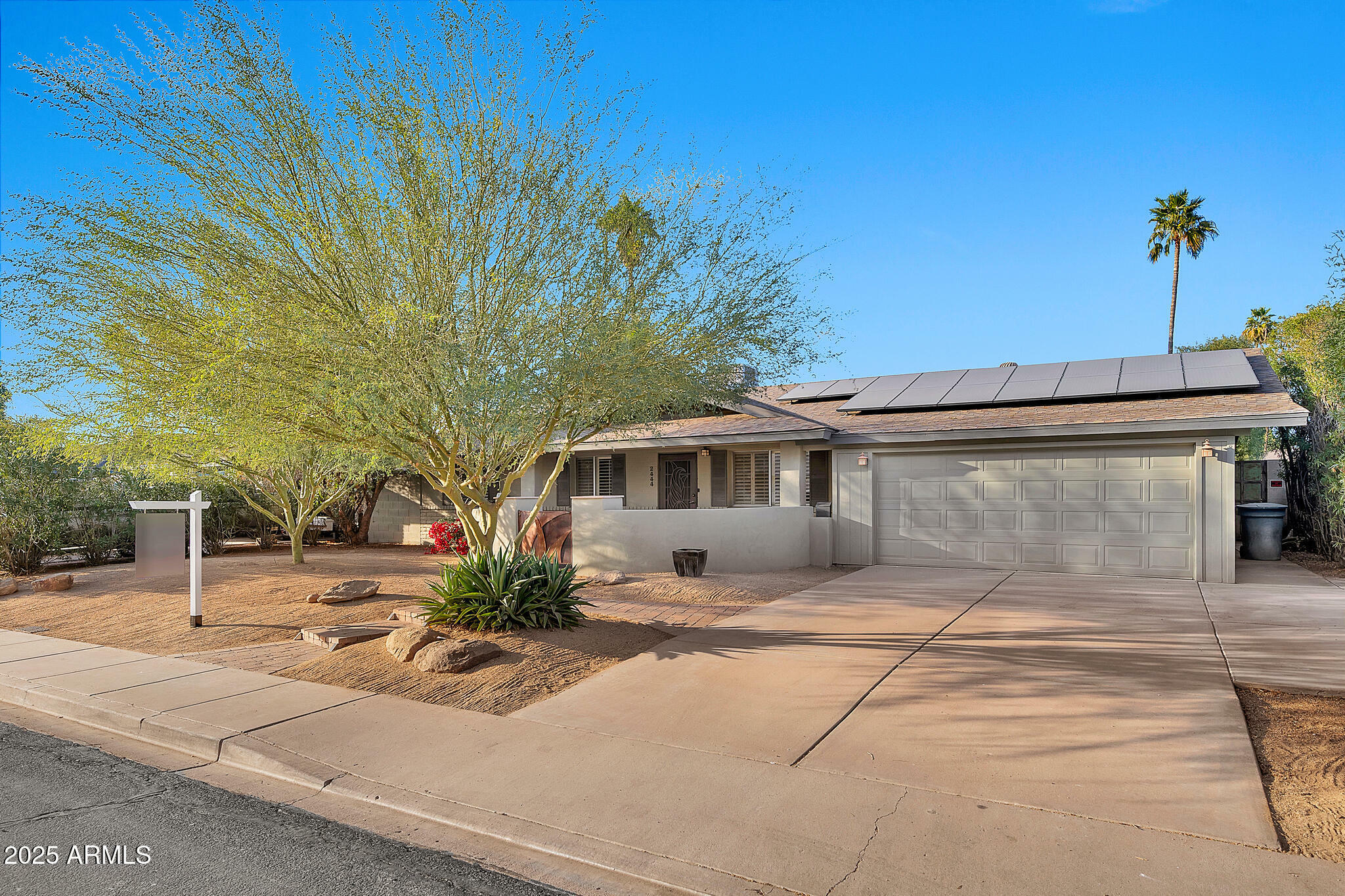 Property Photo:  2444 E Del Rio Drive  AZ 85282 