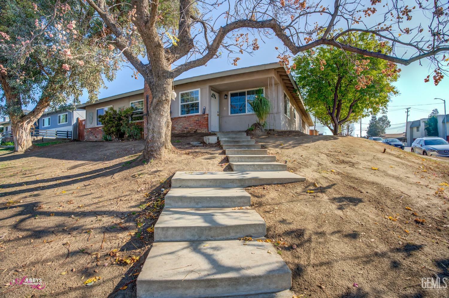 Property Photo:  3901 Columbus Street  CA 93306 