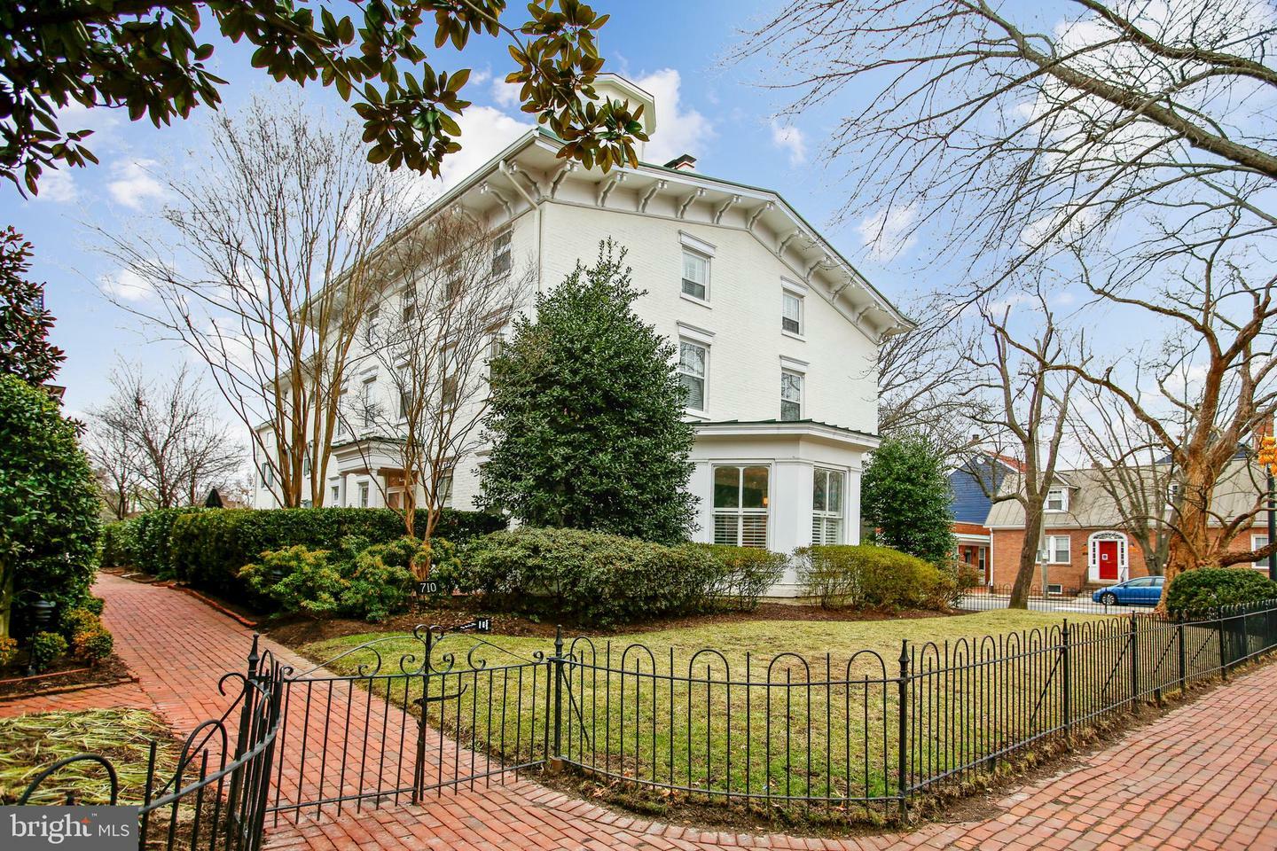 Property Photo:  710 Duke Street  VA 22314 