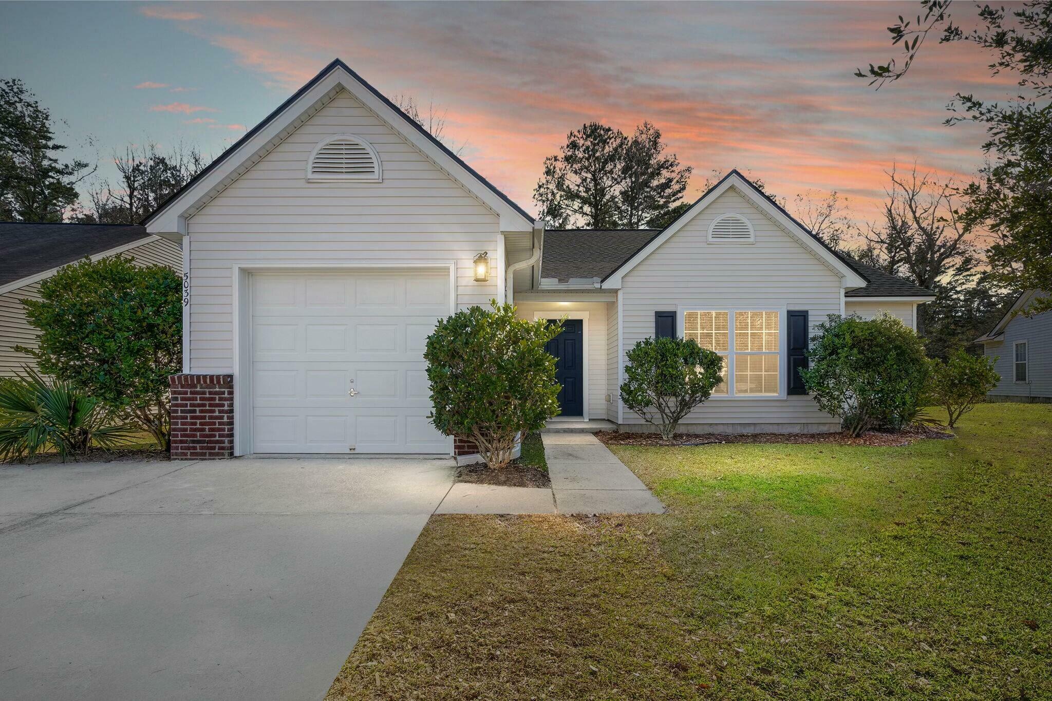 Property Photo: 5039 Thornton Drive SC 29485