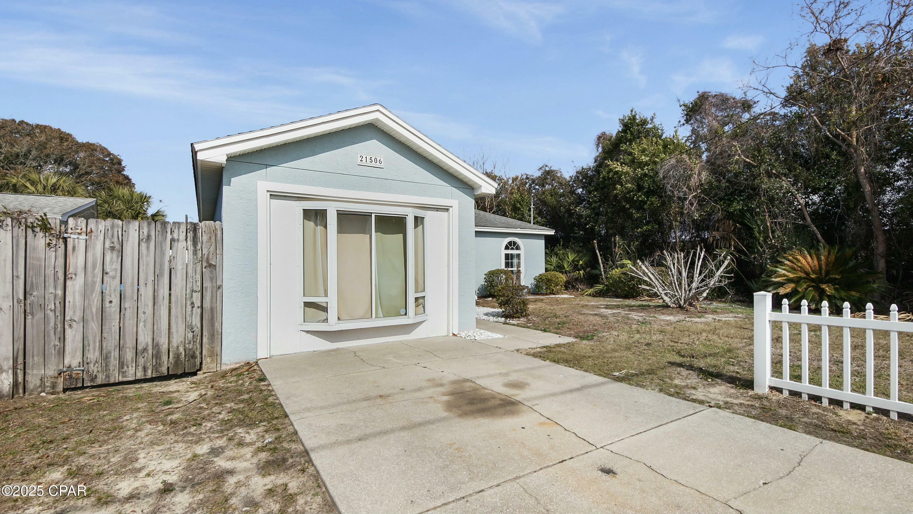 Property Photo:  21506 Dolphin Avenue  FL 32413 