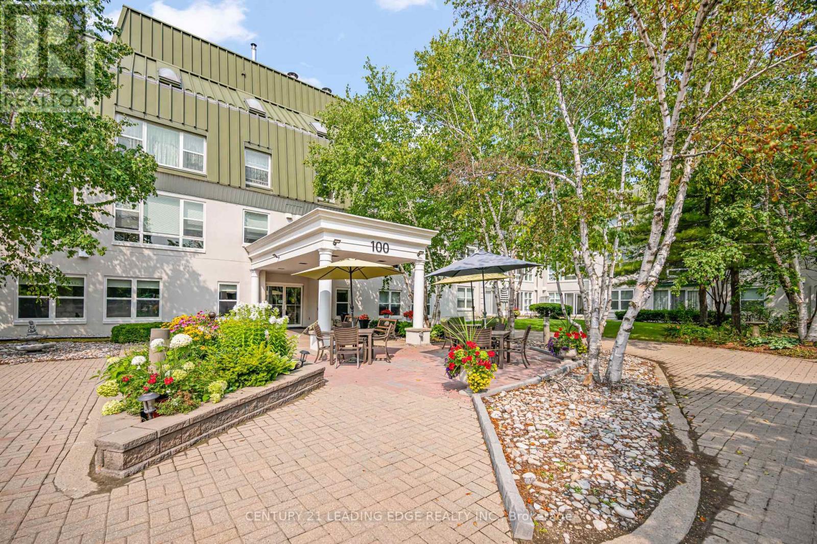 Property Photo: 100 Anna Russell Way Ph2 ON L3R 6C7