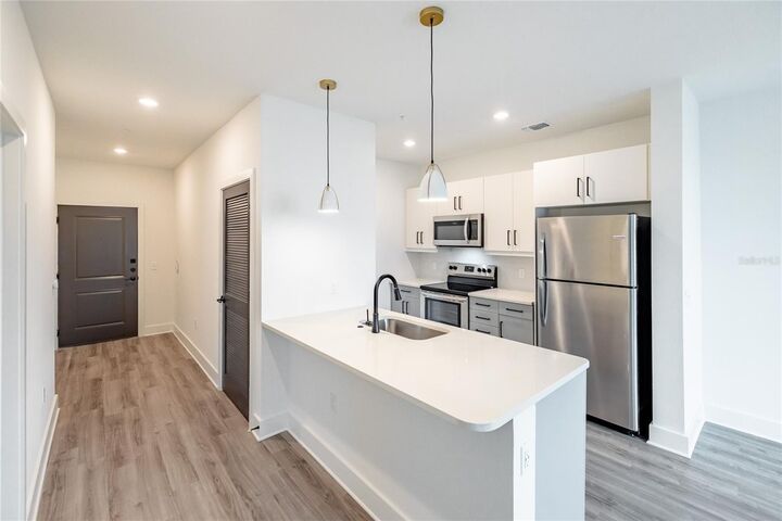 Property Photo: 1420 Lakefront Drive St-3325 FL 34240