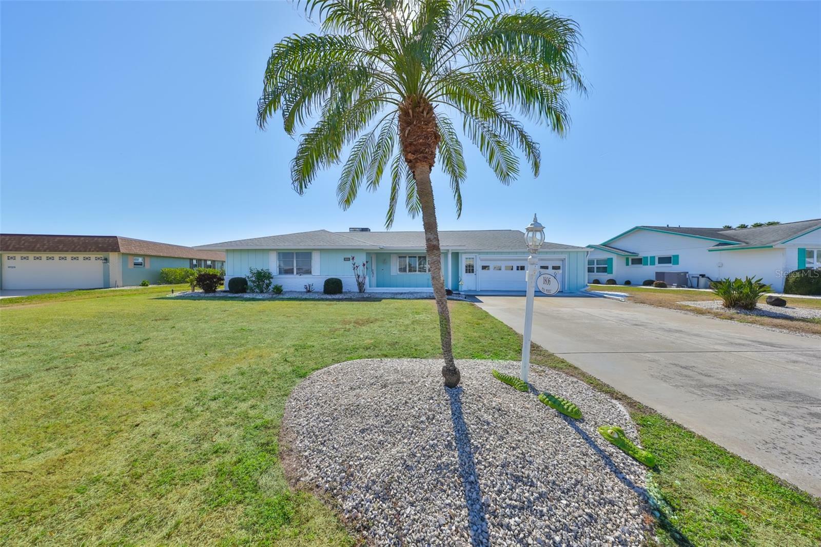 Property Photo:  1806 Burlington Circle  FL 33573 