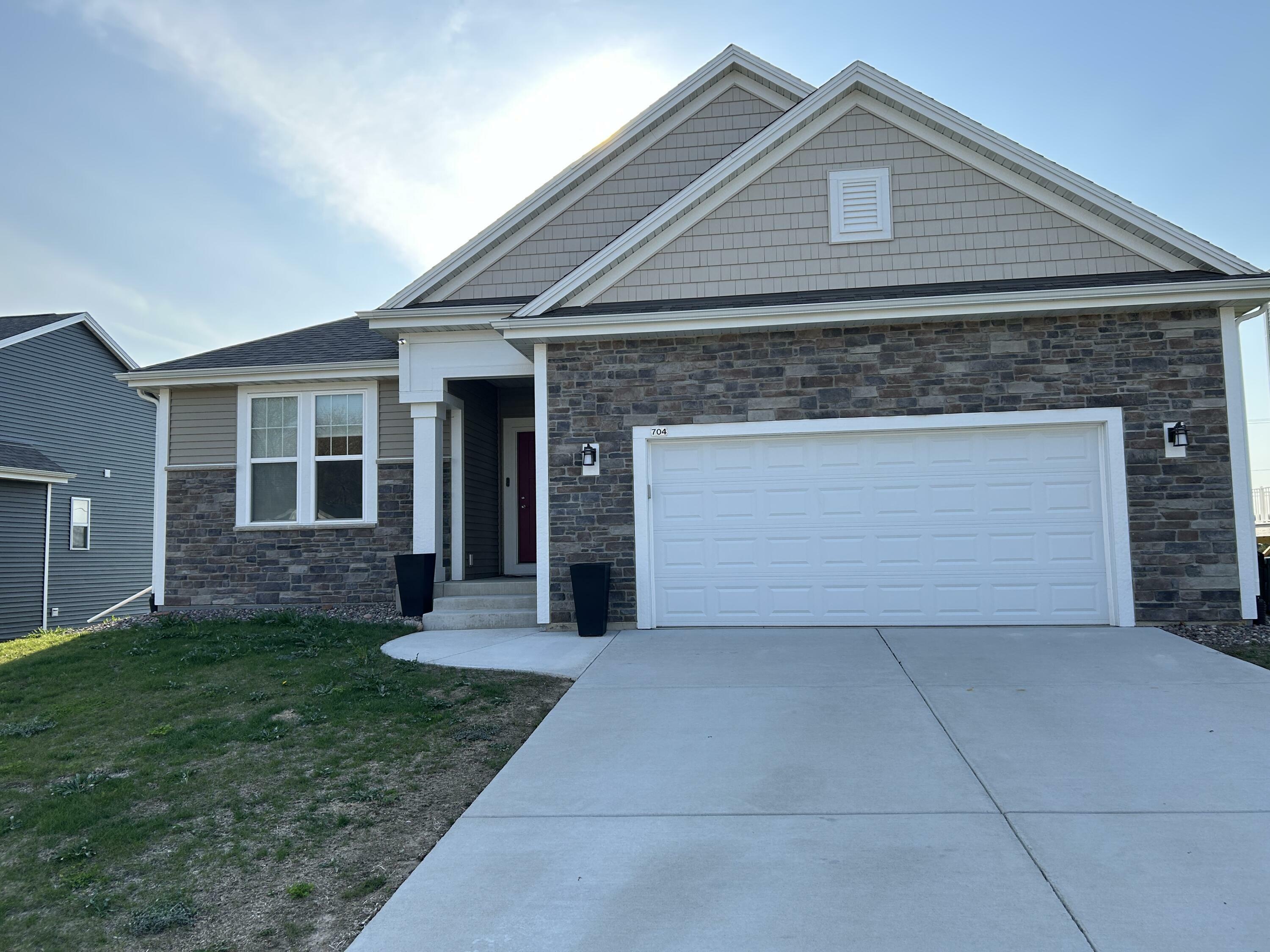 Property Photo: 704 River Ridge Dr WI 53185