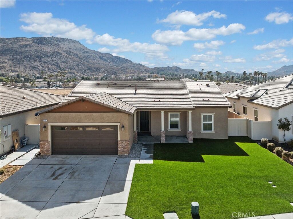 Property Photo:  28611 Yarow Way  CA 92555 