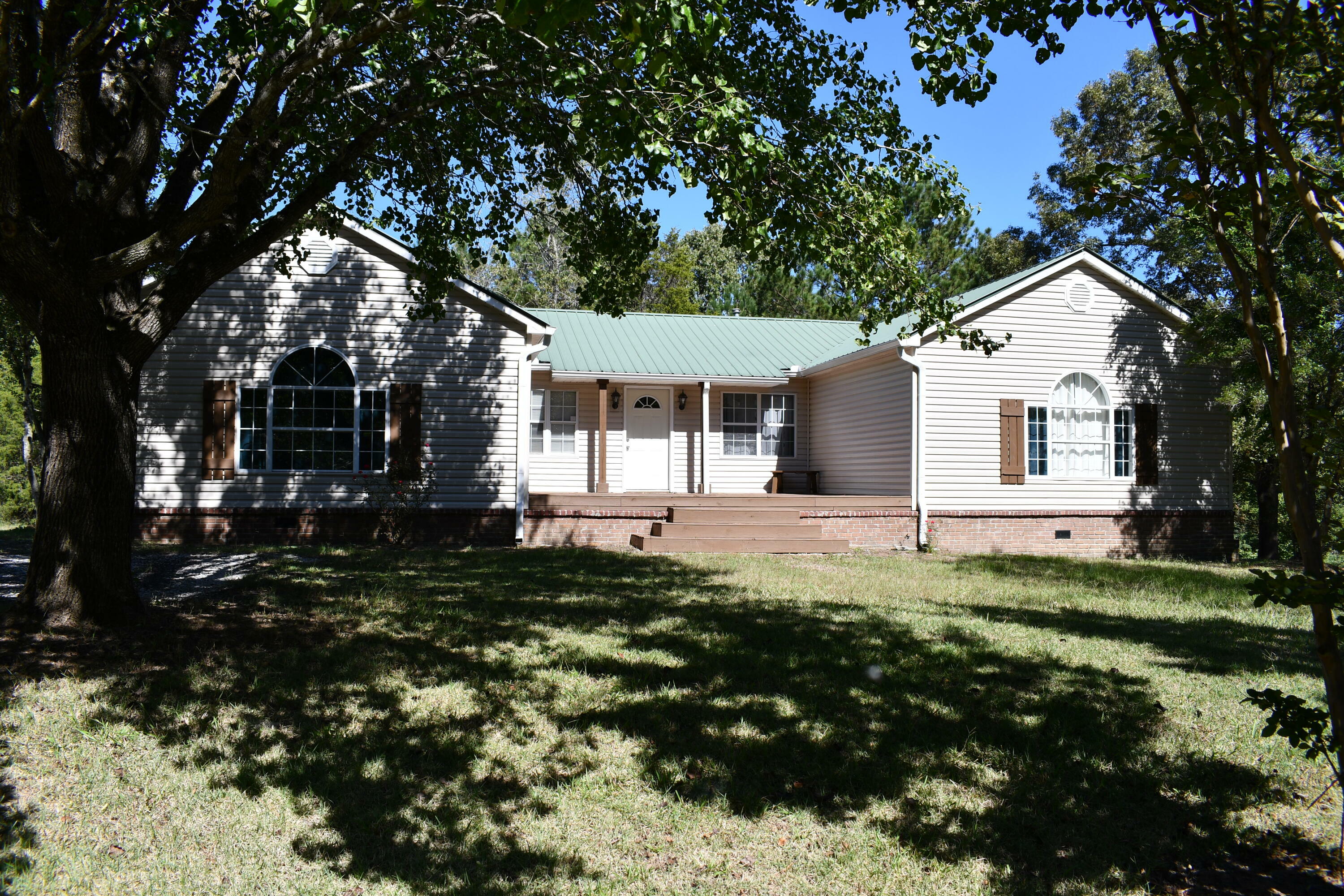 Property Photo:  1019 County Road 327  MS 38652 