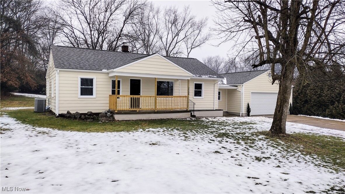 Property Photo: 2108 Darnell Drive OH 44319