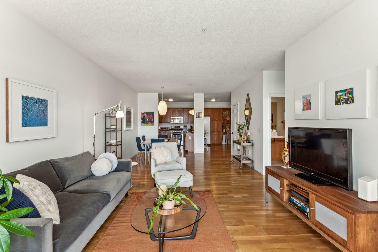 Property Photo:  301 Oak Grove Street 305  MN 55403 