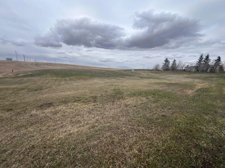 Photo de la propriété: 103 3 Street AB T0J 2C0