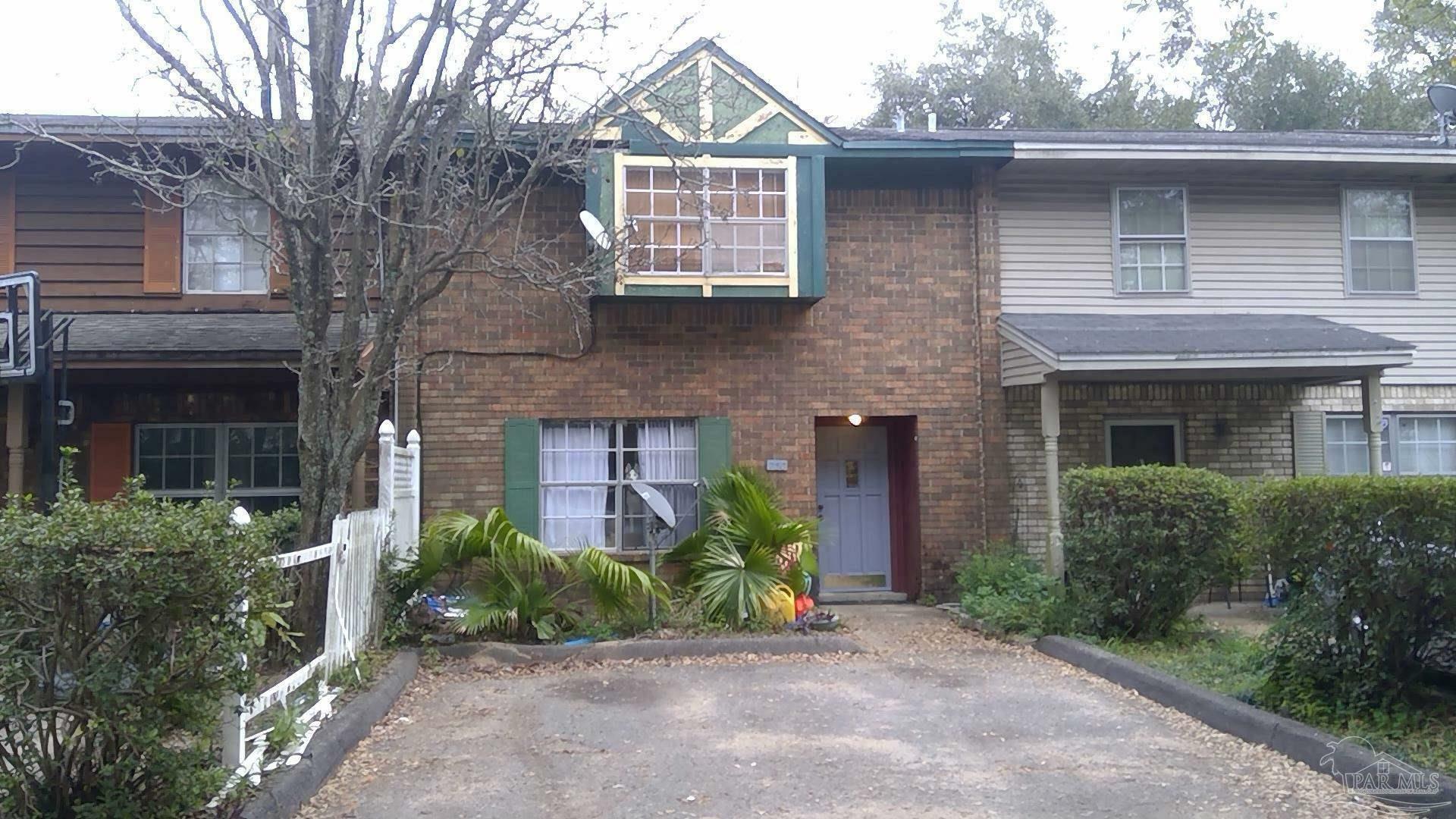 Property Photo: 730 N Fairfield Dr FL 32506