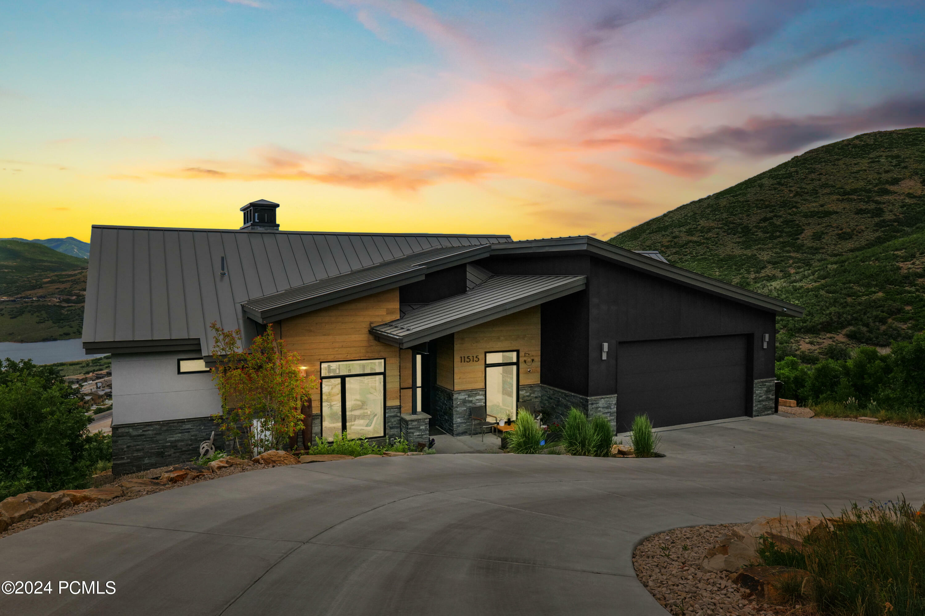 Property Photo: 11515 N White Tail Court UT 84036